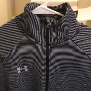 Under armor Small lose fit heat gear 1/2 zip